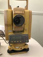 TOPCON GTS-202 TOTAL STATION/2 BATTERIES/CHARGER/TOOLS/   MANUAL/CASE picture