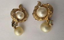 Vintage Trifari Signed Clip Earrings Faux Pearl Rhinestone Gold-Tone Drop picture