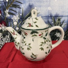 Pfaltzgraff Winterberry Sculpted Teapot With Looped Lid Vintage Christmas EUC picture