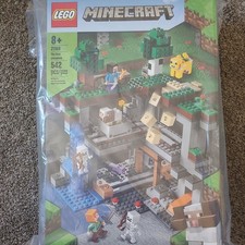Lego 21169 Minecraft The First Adventure (542 PCS) New & Sealed picture