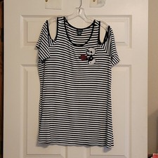 Torrid Plus Size 3 (24/26) Black and White Striped Cold Shoulder Top with Skull, picture