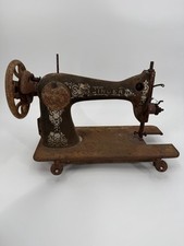 Antique (1916-1918) G-5 Series Singer Sewing Machine picture