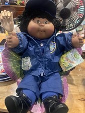 2002 Toys “R” Us exclusive cabbage patch kid Ultra, Rare,(TRU) picture