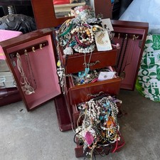 JEWELRY LOT ESTATE SALE FIND BULK MIXED JEWLERY AS IS READ DISC NO BOX INCLUDED picture