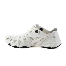 crosskix 2.0 Closed Toe Water Shoes For Big Kids ( unisex) SIZE 4 picture