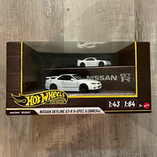 Hot Wheels Premium 1:43 & 1:64 Nissan Skyline GT-R V-Spec II BNR34 1999 White picture