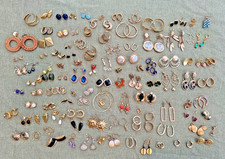 LOT OF 100+ VINTAGE GOLD TONE EARRING PAIRS FOR PIERCED EARS N189 picture