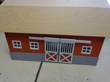 Schleich Red Barn for horses and farm animals with removable roof 2007 version picture
