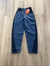 New Levi’s Red Positively Superior Twisted Loose Sz 25 Yellow Label picture