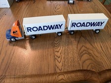 1/64 Winross Doubles ROADWAY EXPRESS INC. Single Axle Ford & Double Pup Trailers picture
