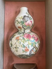 Chinese Qing Dynasty Yongzheng Mark and style Bone China Guard Vase famille rose picture