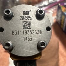 Cat C7 Injectors 20R-8059 Used Good Condition picture