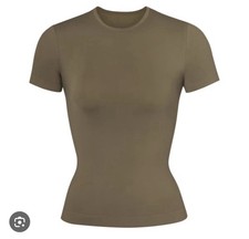 Skims Soft Smoothing Seamless T-shirt - Army Green MEDIUM picture