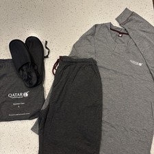 New Qatar Airways Business Class Pajama Set & Slippers Unisex (Size Medium) NEW picture