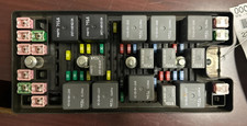 2005-2006 Ford Mustang Engine Fuse Box OEM picture