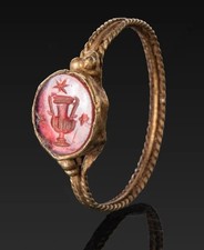 Exquisite Late Roman Gold Ring - Amphora Carving (200-500 AD) picture