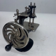 Antique 1914 SINGER No. 20 Child's Sewing Machine Silver Wheel picture