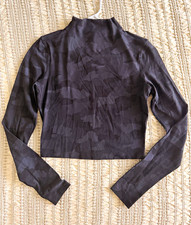 lululemon athletica Women Cropped Mock Neck Long Sleeve Camo Top 6 picture