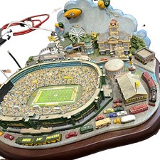 The Danbury Mint Green Bay Packers Game Day Stadium Figurine Resin 3D picture