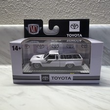 M2 Machines 1:64 white 1985 Toyota SR5 Pickup picture