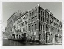 1989 Press Photo Stilwell Building at 104 W. Ninth Street - lry05504 picture