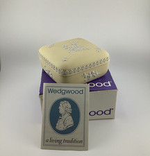 NIB Vintage Wedgwood Primrose Yellow Jasperware Square Trinket Box White Prunus picture