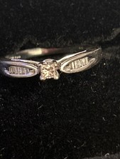 10k white dimond ring size 7, weight 2.32 g picture