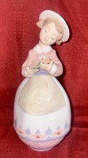 LLADRO TREASURES OF THE HEART  PORCELAIN FIGURINE  6554 W/ BOX picture
