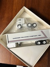 Winross Gardner Trucking Co '85 Tractor Trailer 1:64 Diecast White/Black picture