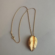 Vintage Gold Tone Napier Leaf Necklace 18