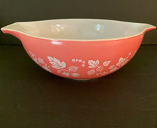 Vintage PYREX  444 Pink Gooseberry Cinderella Mixing Bowl - Pink w/ White - 4 Qt picture