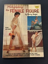PHOTOGRAPHING FEMALE FIGURE 1957 BUNNY YEAGER BETTIE PAGE PINUP BOOK VG picture