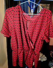BCBGMAXAZRIA Women’s Red/Black Geometric V-Neck Short Sleeve Wrap Blouse M picture