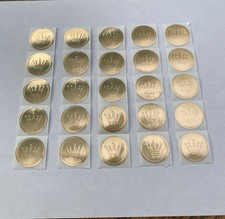 25 Hallmark Stationery Embossed Gold Foil Seals 1