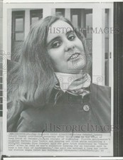 1969 Press Photo Jana Schobel leaves DeKalb County courthouse after testifying picture