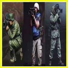 1/35 resin model GK, 3 war correspondents, unassembled and unpainted kit picture