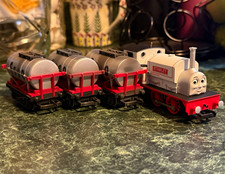 Bachmann Thomas Stanley 0-6-0 OO Gauge w/ CUSTOM ESSO Cars (4 Pack Works Great) picture