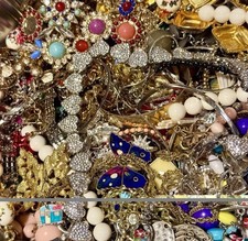 1 lb Mixed Lot of Wearable Vintage to Now Jewelry Mystery Jewelry Bag picture