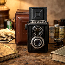 Lubitel 2 TLR Medium Format 120 Film Camera LOMO T-22 75mm f4.5 Bakelite USSR Ca picture