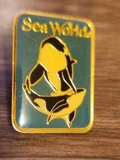 💥 Vtg Sea World Shamu & Baby Rectangle Lapel Pin Blackfish Killer Whale Mom picture