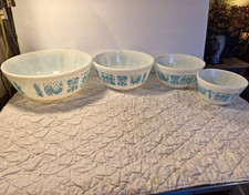 Pyrex Amish Butterprint 4pc Mixing Bowl Set White/Blue Glass 401-404 picture