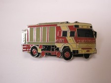 German FEUERWEHR IVECO Fire Truck Dept Emergency #112 Vintage Lapel Pin a18 picture