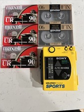 1986 Sony WM-F73 Sports Walkman AM/FM Auto Reverse + 5 New Maxell Tapes READ picture