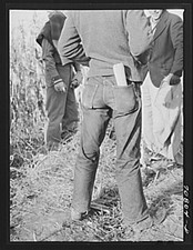 Photo:Ontario Oregon 1910s Cornhusking Contest Spectators Men picture