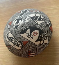 Native american Acoma fine lined seed pot signed by B. Victorino picture