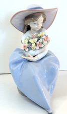 Lladro Figurine FRAGRANT BOUQUET GIRL WITH FLOWERS #5862 Retired Mint with Box picture