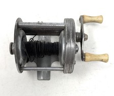 Vintage Bronson Fleetwing no. 2475 baitcasting reel picture