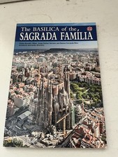 BASILICA OF THE SAGRADA FAMILIA Vintage Guidebook TPB Escudo de Oro Great Photos picture