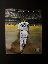 Mariano Rivera Signed 8x10 Photo New York Yankees  with Beckett Authentication picture