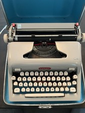 Serviced - 1959 Royal Futura 600 Vintage Portable Typewriter Bookface Pica Font picture
